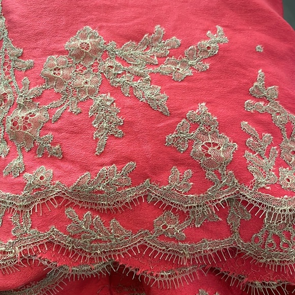 ๐ฆ Carine Gilson Cherry Red 100% Silk & Lace Kimono Robe - Picture 9 of 9